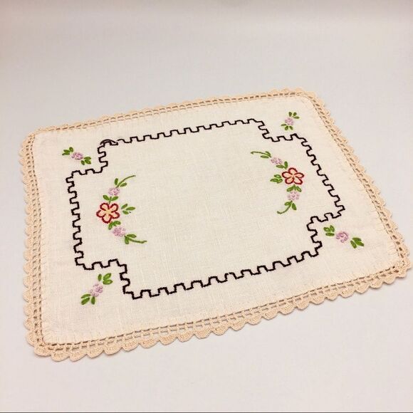 Vintage Floral Embroidered Crochet Lace Trim Linen Doily Rectangle Dresser Scarf - Picture 5 of 14